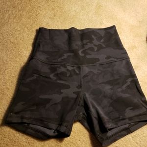 Lululemon Align 4in shorts